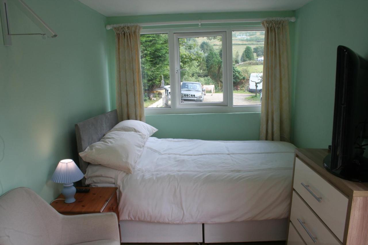 Coynant Farm Guesthouse - Farm Park Stay Суонзи Стая снимка