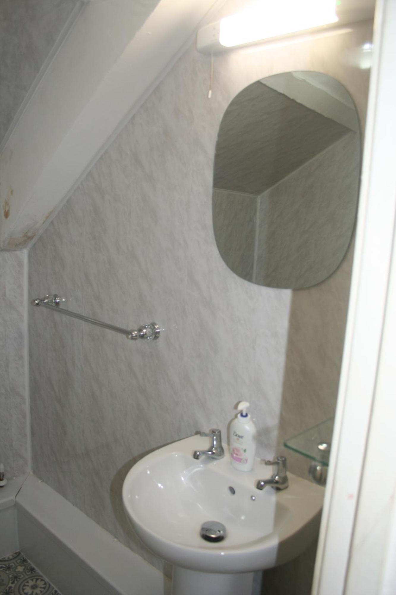Coynant Farm Guesthouse - Farm Park Stay Суонзи Стая снимка
