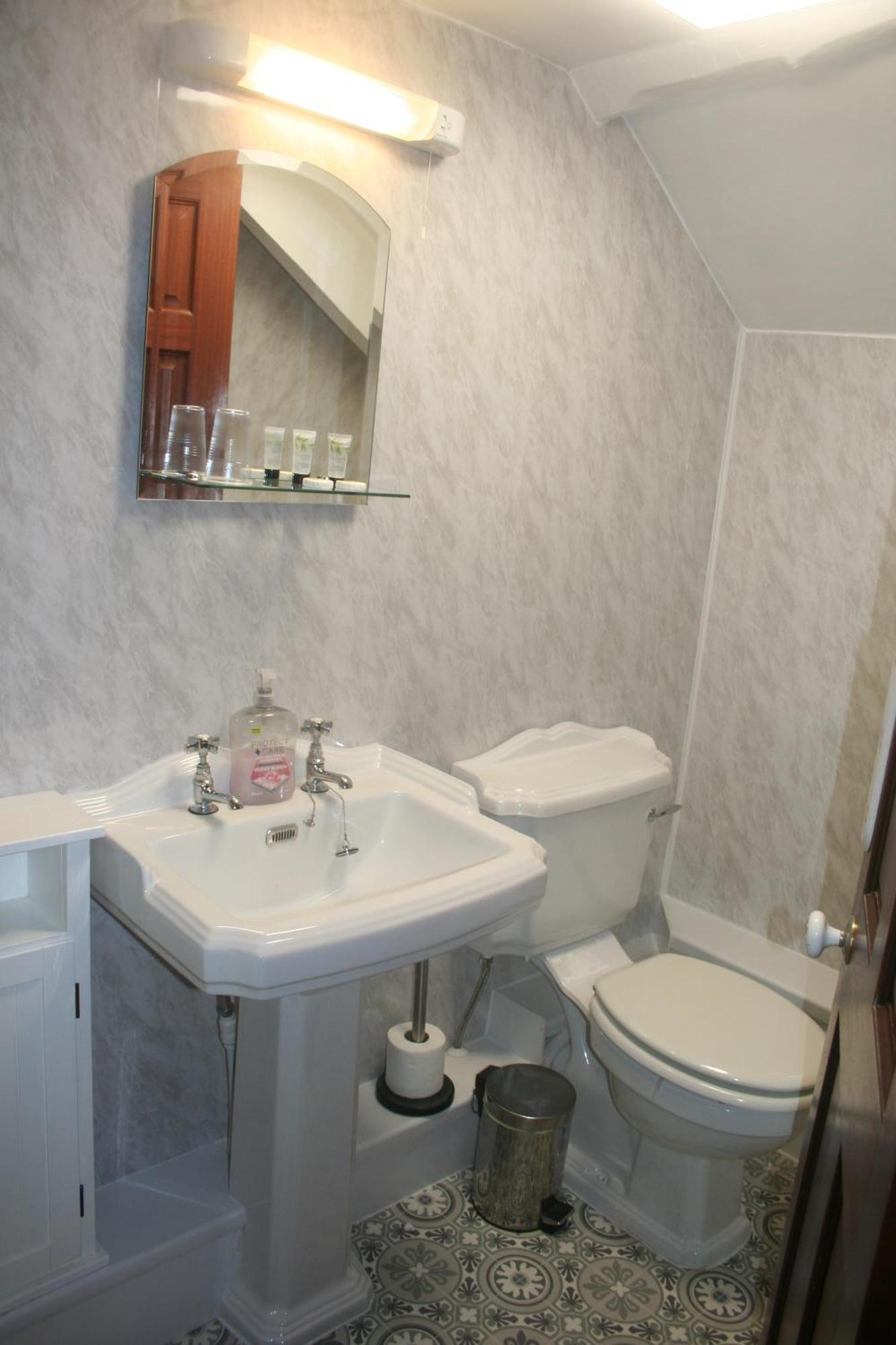 Coynant Farm Guesthouse - Farm Park Stay Суонзи Стая снимка