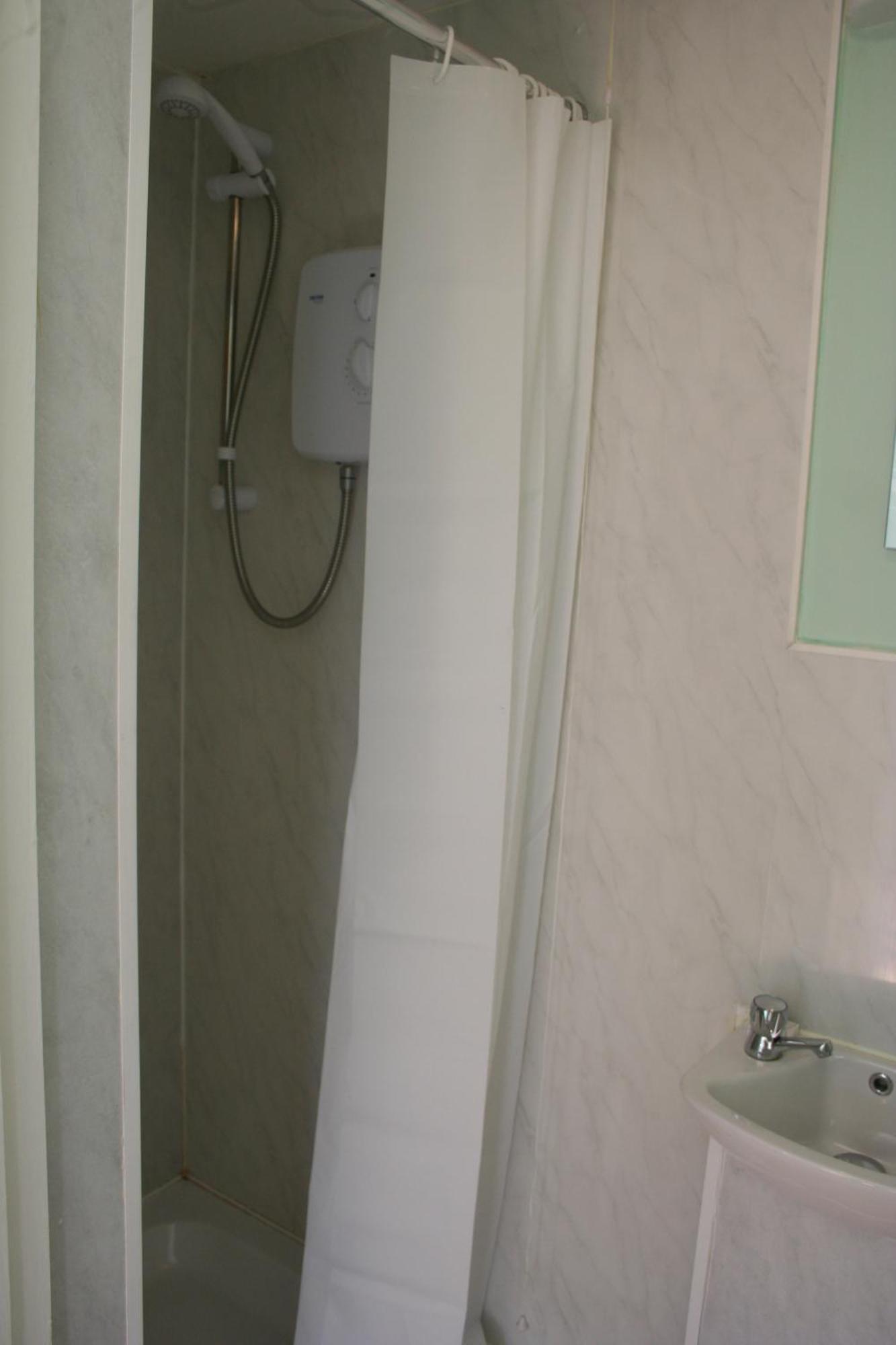 Coynant Farm Guesthouse - Farm Park Stay Суонзи Стая снимка