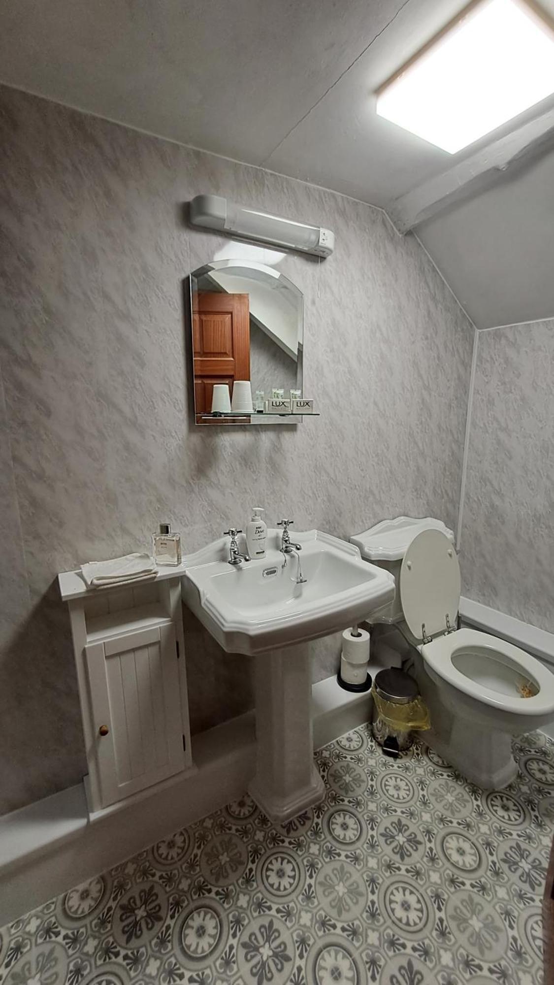 Coynant Farm Guesthouse - Farm Park Stay Суонзи Екстериор снимка